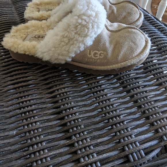 🔥 Ugg Slippers - Picture 3 of 8